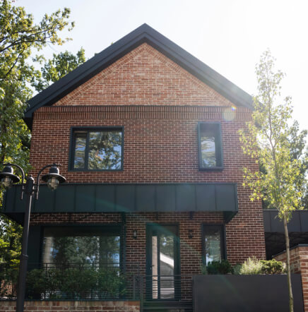 img - sunshine-green-lawn-modern-house